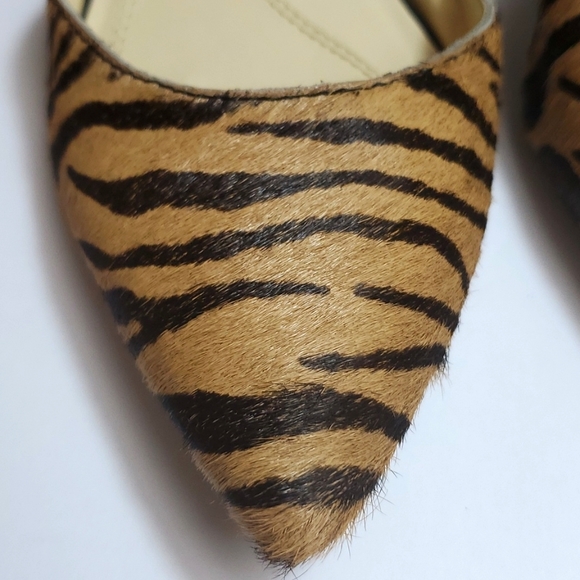 TAHARI SANDALS SHOES ANIMAL PRINT SIZE 6 1/2M GOOD CONDITION - Picture 8 of 17